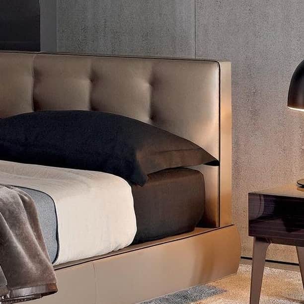 Minotti Londonさんのインスタグラム写真 - (Minotti LondonInstagram)「Clothe your beds using the Minotti Sheet Set Collection. It is made in pure linen so you can sleep comfortably with style and elegance.   Discover the Minotti Sheet Set Collection by tapping the link in our bio.  #minottilondon #minotti #madeinitaly #interiordesign #homefurnishing #london」2月22日 21時06分 - minottilondon