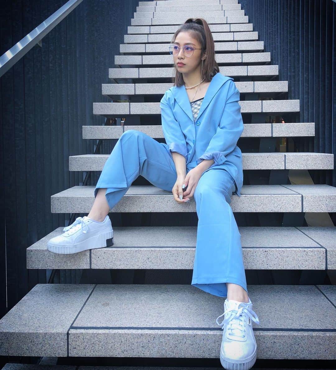 honoka のインスタグラム：「もう春きた？🌸 ずっとこの気温がいいなぁ✌️❣️  そして絶賛リハしてますー🔥🔥」