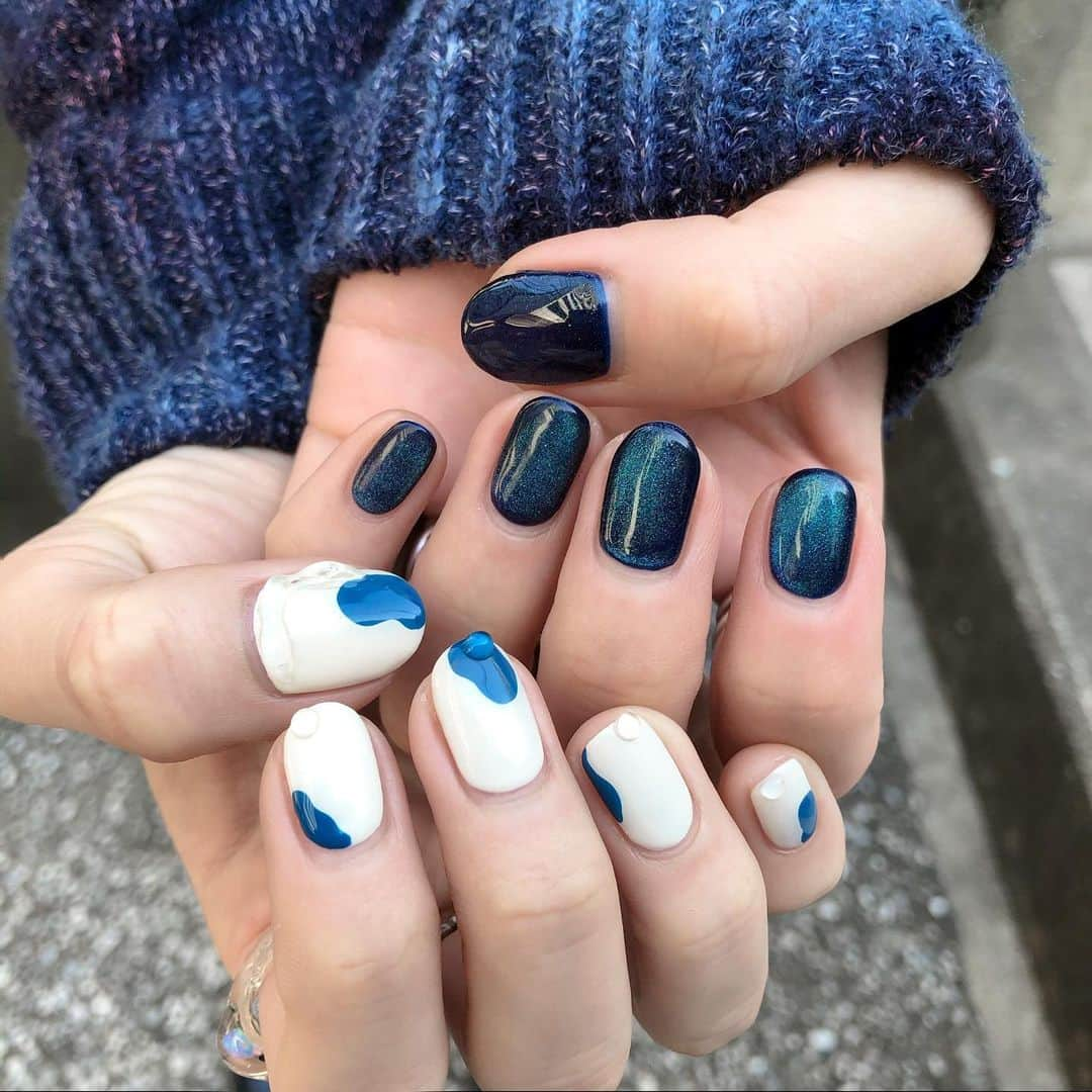 菅野梓のインスタグラム：「. 心境の変化でネイルも変わるネ💙 ☔️🔮🧩 . #nail #ジェルネイル #kannonail」