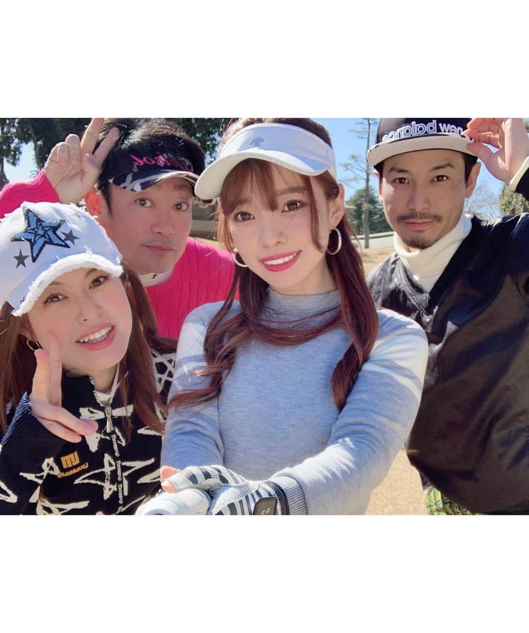 𝗠𝗮𝗶さんのインスタグラム写真 - (𝗠𝗮𝗶Instagram)「⛳️  たくさん打った日🤣 まさかの3連続バンカー入れた🥰笑  毎ホールバンカー入れたんじゃないかって位 砂に愛されてしまいました、、、😭♡  一緒にまわった御三方本当にお上手で👏 なのにアプローチもうまくいかなくて 1人でチョロチョロしてる私に優しくしてくれた🥺🙏  オリンピック⛳️も初めてしたんだけど 緊張感あっておもしろかったなぁ😍 はい、もちろんビリです、、🤣  ご一緒したユリカ様は全ホール ドライバーまっっすぐ飛ばしていて😳（全ホールだよ？😳） オリンピックでも優勝🏆 いやー本当すごかったなぁ💖👏  私のスコアは置いといて← ナイスショットもナイスパターも沢山見れて とっても刺激的なラウンドでした😍💖💖  #ゴルフ女子#ごるふ女子#ゴルフ#golf #ゴルフラウンド#ゴルフコーデ #ゴルフウェア#ゴルフ好き#ゴルフばか #ゴルフうまくなりたい#バンカーショット #ゴルフ男子#ゴルフ女子コーデ」2月22日 21時08分 - mai.golf.214