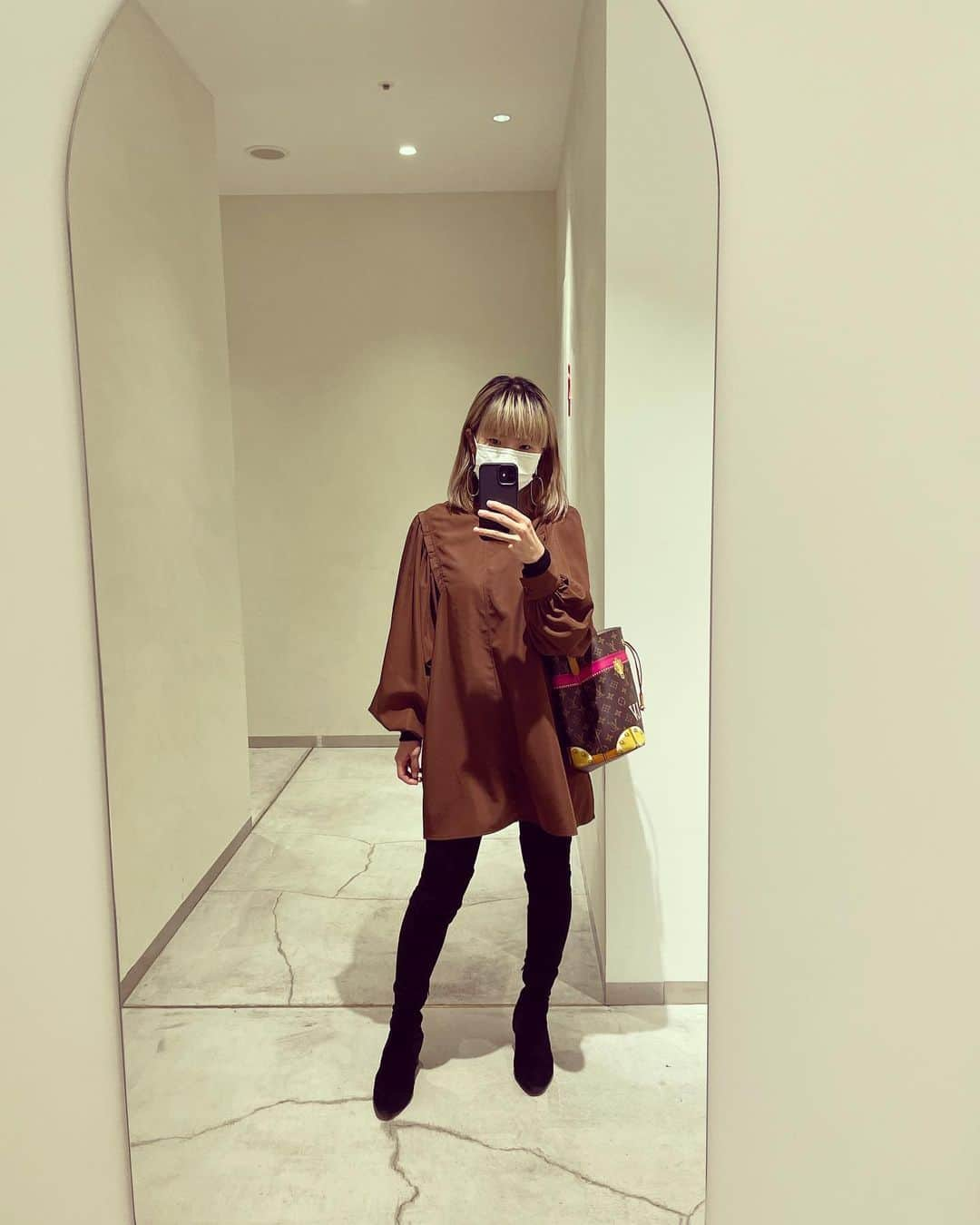 SHOCOのインスタグラム：「ミニ丈気分👗#ワンピース#今日のコーデ#今日の服」