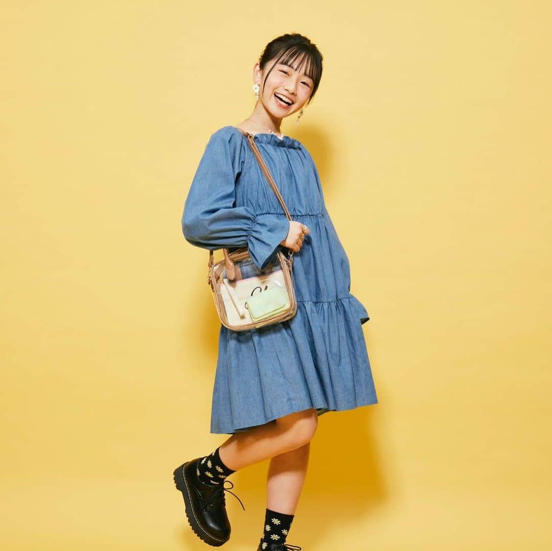 ひまひまチャンネルさんのインスタグラム写真 - (ひまひまチャンネルInstagram)「いよいよ明日、2月23日にレピピアルマリオさんとコラボさせていただいたワンピースとネックレスとイヤリングが発売されます！  全国のレピピアルマリオさんの店頭と、レピピアルマリオさんのオンラインショップで購入できます💓  1からこだわって一緒に考えさせてもらったものなので、お揃いにしてくれると嬉しいです🥰  お洋服に付いてるタグにQRコードがあるのですが、そこを読み取ると限定の動画も見れちゃいます！！！  そして、YouTubeのレピピちゃんねるさんで密着の動画もアップされているので是非見てみてください👀✨  1人でも多くの方に手に取っていただけることを願っています🍀    #ひまひまチャンネル #レピピアルマリオ  さん #ワンピース #ネックレス　#イヤリング」2月22日 21時14分 - himahima_channel