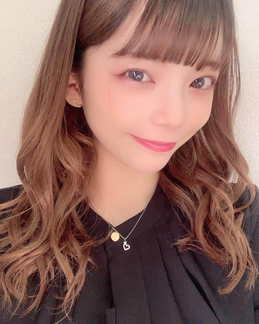 星れいらのインスタグラム：「今日は春メイク🌸🐝」
