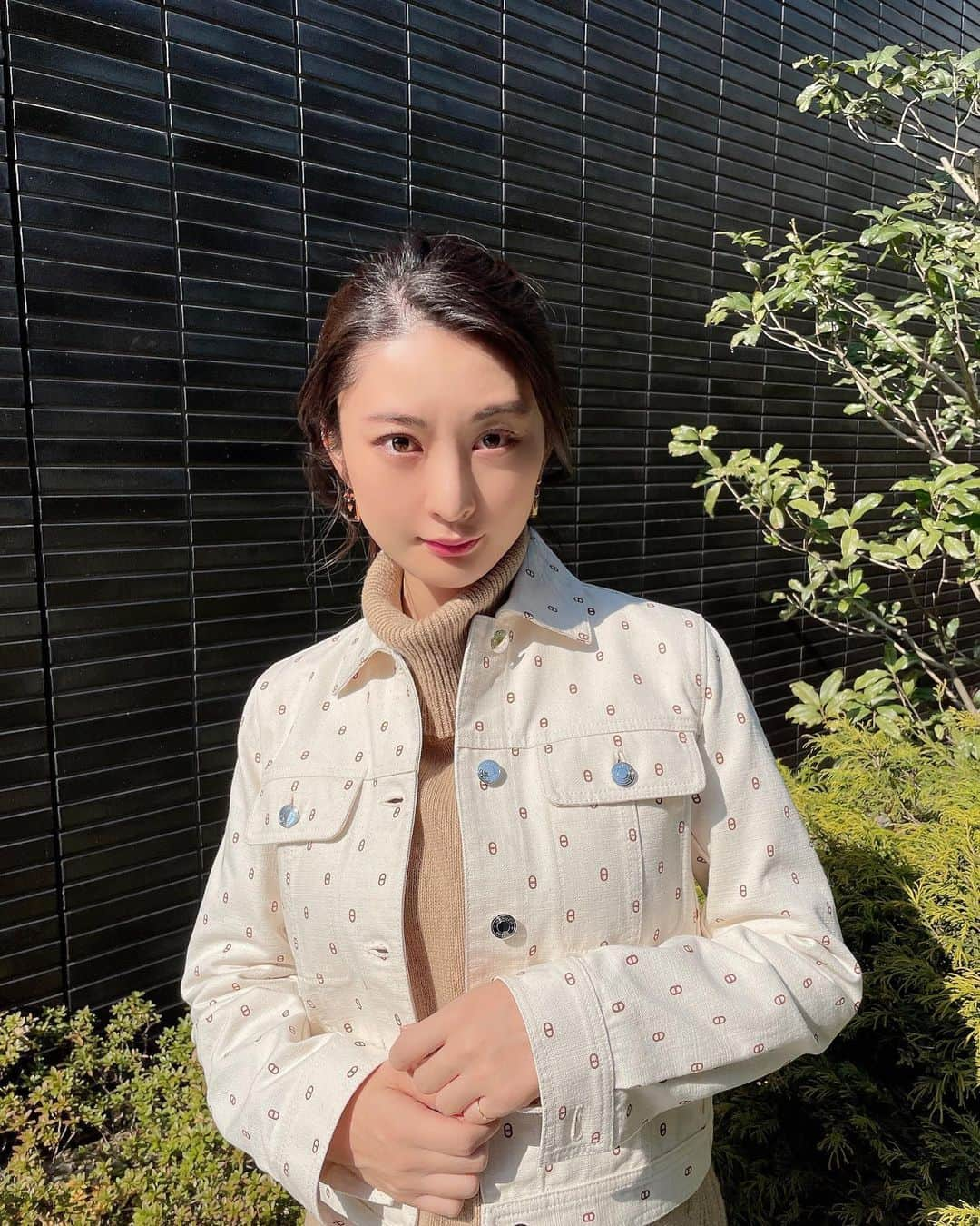 繭さんのインスタグラム写真 - (繭Instagram)「ㅤㅤㅤ ㅤㅤㅤ Coordinate❤︎ ㅤㅤㅤ #jacket #HERMES #onepiece #LACOSTE #boots #chuu #bag #loewe ㅤㅤㅤ ㅤㅤㅤ 今日は暖かかったので、 まだまだ着られるのは先かなと思っていた エルメスのデニムジャケットが着られました🍊 ㅤㅤㅤ このままあったかければいいのに 明後日くらいからまた寒いんですよね🥲 皆様温度差で体調崩されないようお気をつけください💦 ㅤㅤㅤㅤㅤㅤ #coordinate #繭コーデ #エルメス好きな人と繋がりたい #followme #followmejp #followjp」2月22日 21時27分 - mayumayu1008