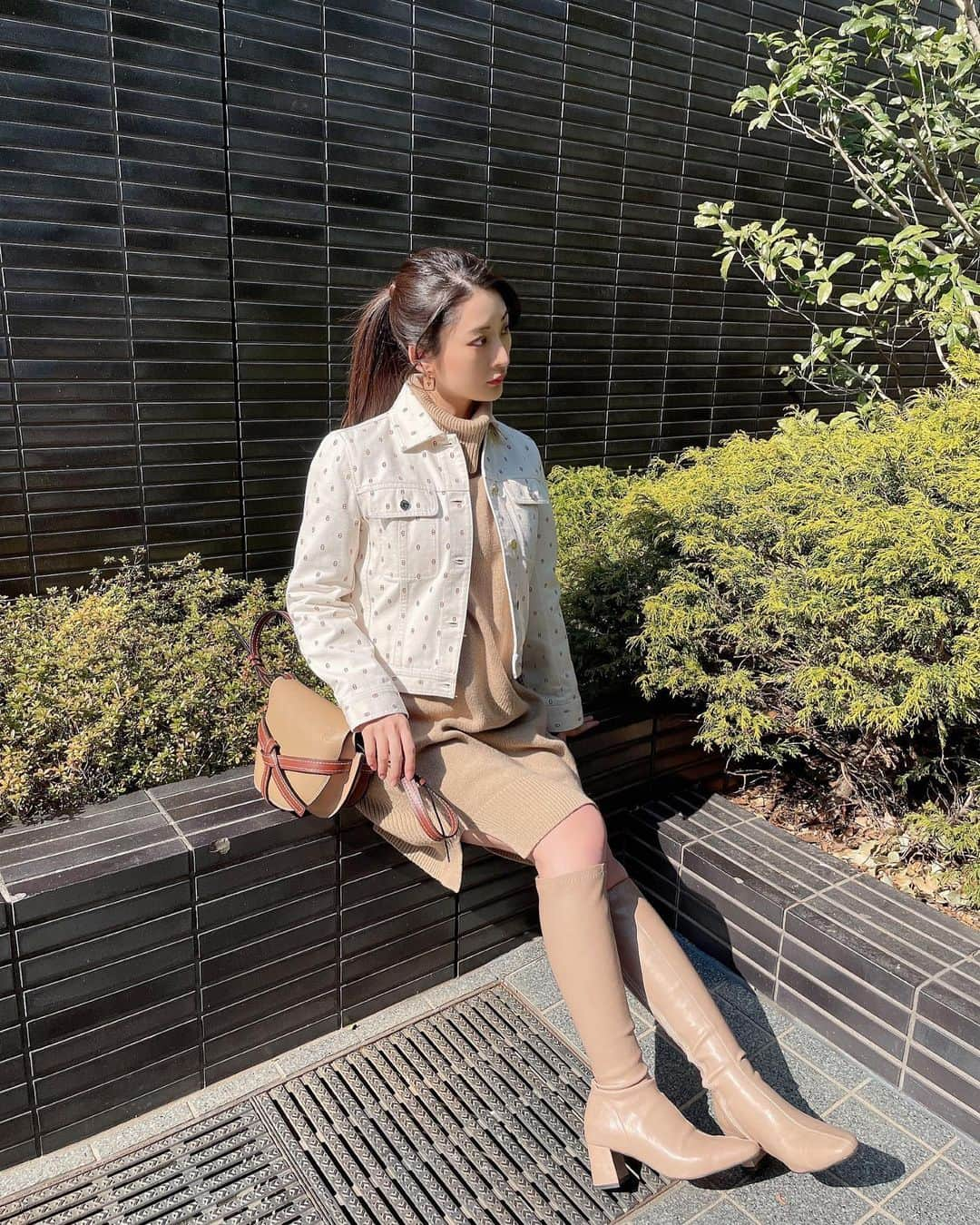 繭さんのインスタグラム写真 - (繭Instagram)「ㅤㅤㅤ ㅤㅤㅤ Coordinate❤︎ ㅤㅤㅤ #jacket #HERMES #onepiece #LACOSTE #boots #chuu #bag #loewe ㅤㅤㅤ ㅤㅤㅤ 今日は暖かかったので、 まだまだ着られるのは先かなと思っていた エルメスのデニムジャケットが着られました🍊 ㅤㅤㅤ このままあったかければいいのに 明後日くらいからまた寒いんですよね🥲 皆様温度差で体調崩されないようお気をつけください💦 ㅤㅤㅤㅤㅤㅤ #coordinate #繭コーデ #エルメス好きな人と繋がりたい #followme #followmejp #followjp」2月22日 21時27分 - mayumayu1008