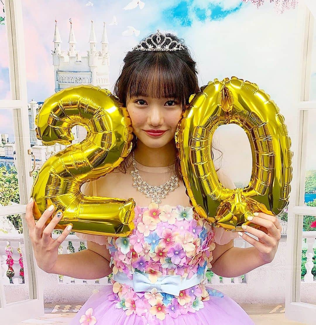 横山玲奈さんのインスタグラム写真 - (横山玲奈Instagram)「👑 . . . 20歳になりました！ . . #20歳 #猫の日 #横山玲奈 #helloproject #morningmusume21」2月22日 21時25分 - reina_yokoyama.official