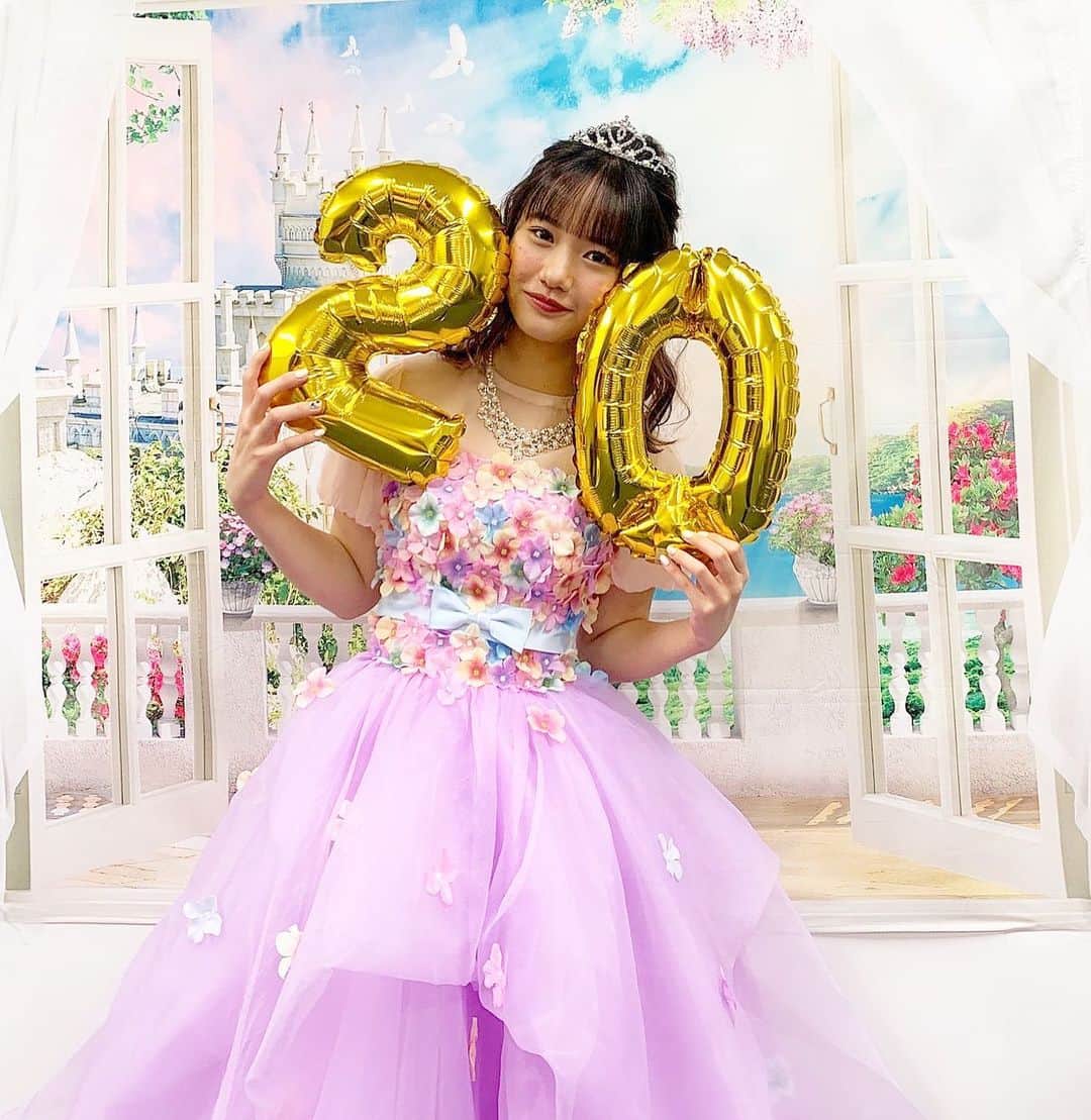 のインスタグラム：「👑 . . . 20歳になりました！ . . #20歳 #猫の日 #横山玲奈 #helloproject #morningmusume21」