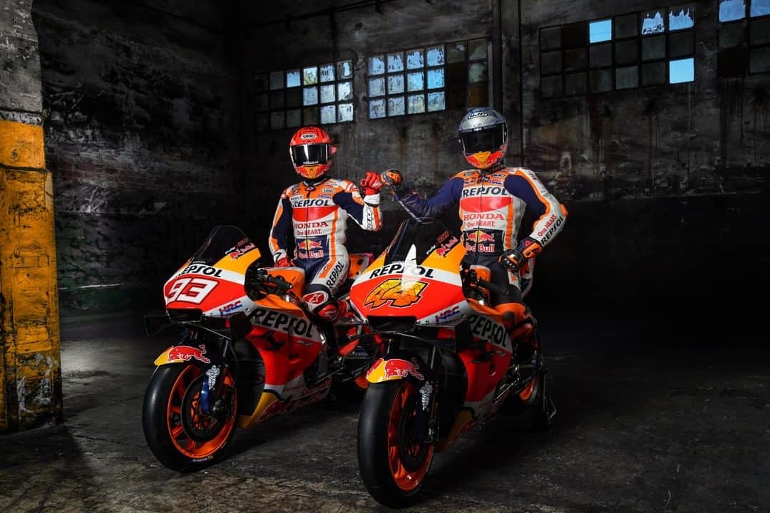 MotoGPさんのインスタグラム写真 - (MotoGPInstagram)「The new @hrc_motogp dream team! 👊 Officially presenting their new line-up, @marcmarquez93 and @polespargaro! 🔥 #MM93 #PE44 #Motorsport #Motorcycle #Racing」2月22日 21時30分 - motogp