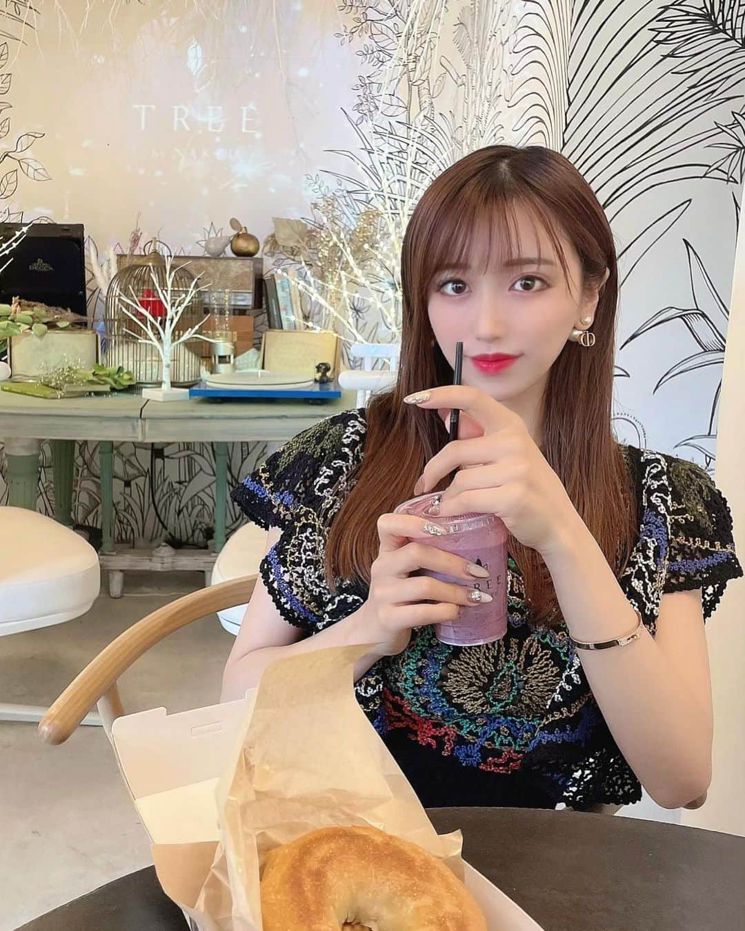 伴かなみのグルメインスタ