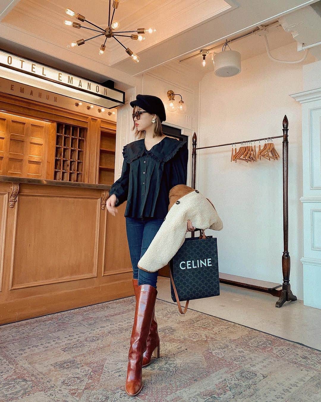 石川晶子（あきぽよ）さんのインスタグラム写真 - (石川晶子（あきぽよ）Instagram)「洋服のブランドはタグ付けみてね🏷  #渋谷カフェ #カフェスタグラム #ファッションコーデ #ファッションコーディネート」2月22日 21時33分 - i_am____aki