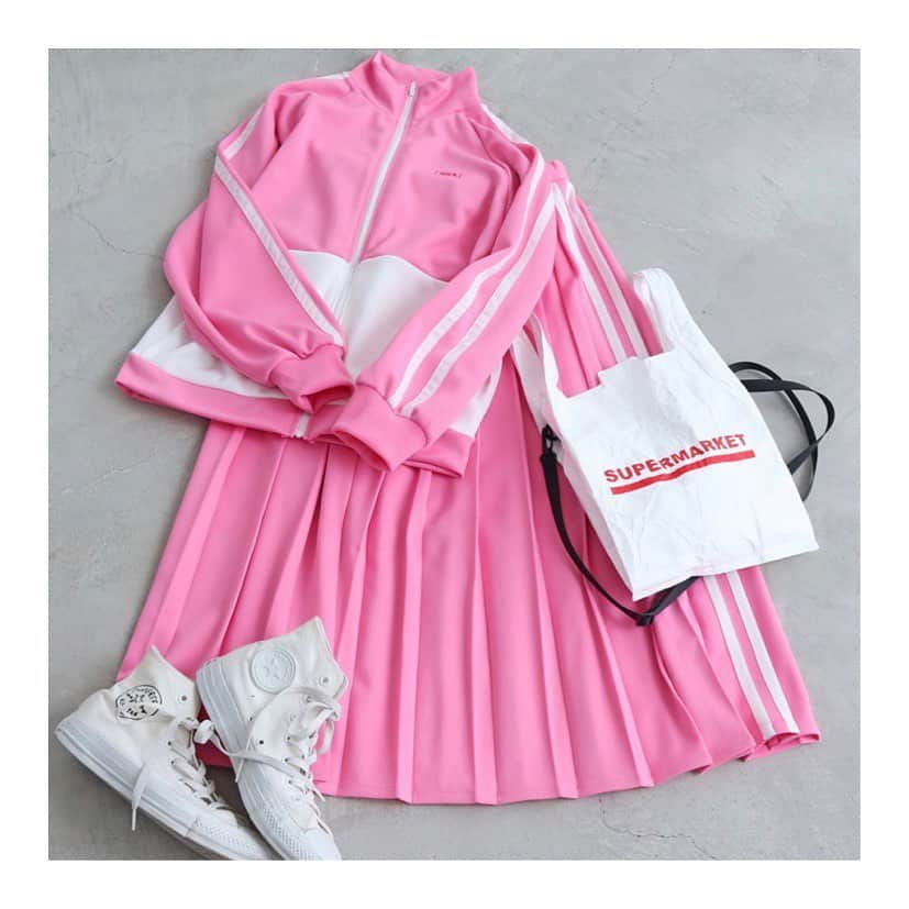 iami_official_instagramさんのインスタグラム写真 - (iami_official_instagramInstagram)「… [pre-order] . . Web Store Limited Color !!  WEB店舗限定カラーもお作りしました。 プレイフルなピンク。  ピンクはZOZOTOWNとAMBIDEXstoreのみで お取り扱いとなります。  明日2/23(火)  朝の10時より ご予約start🌸 ＿＿＿＿＿＿＿＿＿＿＿＿＿＿  #iamiinfact #latelierdusavon  @latelier_du_savon_official  @ambidex_store」2月22日 21時40分 - iamiinfact