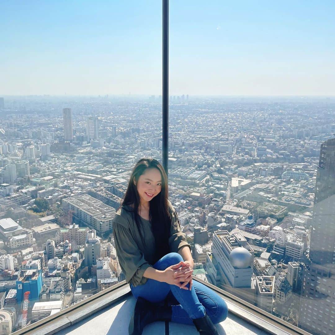 のインスタグラム：「This is Tokyo!!!!! 😘😘😘😘  I used to live in this town but There are a lot of places that has changed!!🏙  I was just like a tourist🤣  Hopefully we’ll be able to be allowed to go anywhere soon✈️   I’m waiting for you guys here💋  #Tokyo #scramblesquare  #shibuya」