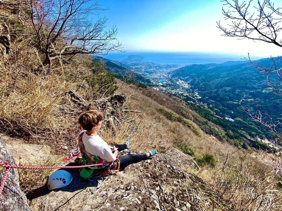 山葵のインスタグラム：「はじめてのマルチピッチクライミング  #rockclimbing #ロッククライミング #湯河原 #幕岩 #悟空スラブ」