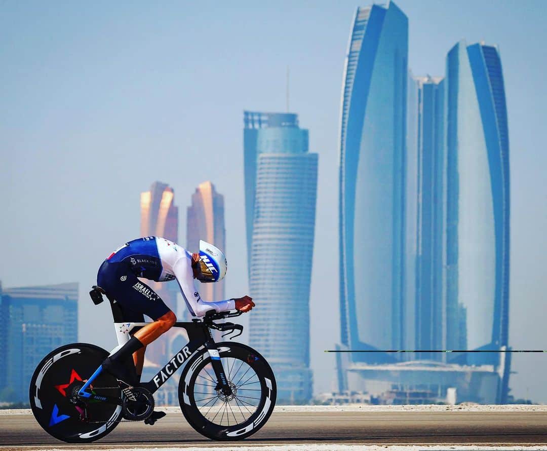 クリス・フルームのインスタグラム：「What a shot 👌 @bettiniphoto 📸🇦🇪 #uaetour @theuaetourofficial」