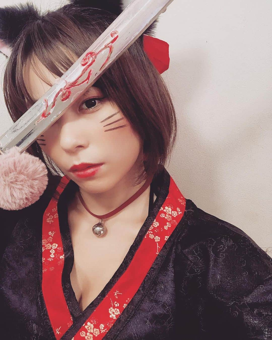 塚田綾佳さんのインスタグラム写真 - (塚田綾佳Instagram)「猫の日🔪 ・ ・ #猫の日 #異世界 #猫娘 #日本刀 #武装少女  #インスタグラビア  #girl 　#ショートカット女子 #泳衣系列  #shooting #셀카 #미소녀 #일본인 #非常好 #摄影 #塚田綾佳」2月22日 21時50分 - tsukada_ayaka