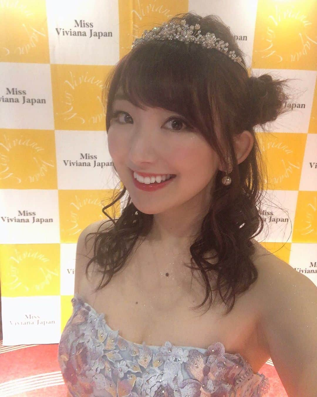 尻無浜冴美のインスタグラム：「#missvivianajapan 大会が終わりました！ グランプリにはなれませんでしたがBEST HAIR賞を頂くことが出来ました✨ 公式インスタにみんながいいね＆コメントしてくれたのがほんとに嬉しくって力を貰いました😌✨ 人の温かさを日々感じて、幸せな気持ちでいっぱいです🥰 応援してくれた皆さまありがとうございました❣️  #ドレスヘア  #ミスコン  #ミスコンファイナリスト  #missvivianajapanファイナリスト  #stellatokyo さんのヘアセットめちゃかわいい( *´꒳`*)ｷｭﾝ♥」