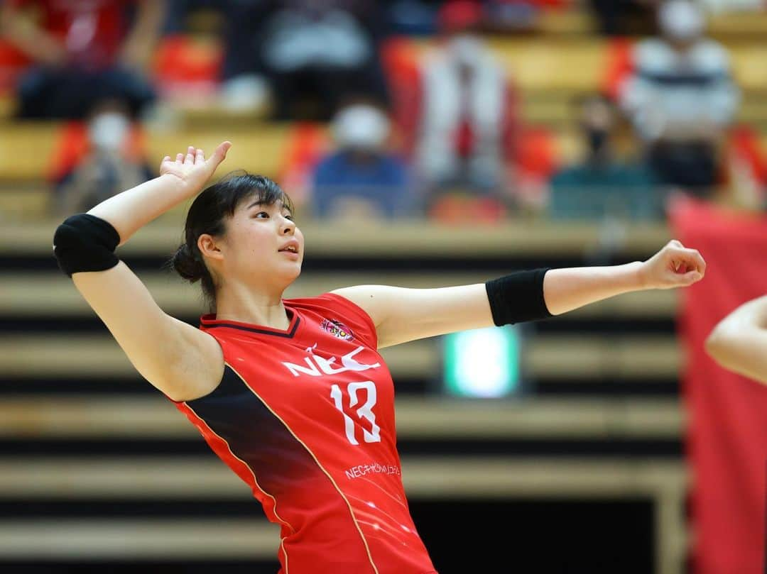 山田二千華さんのインスタグラム写真 - (山田二千華Instagram)「2020_21Vリーグ 3位で終了しました🥉  今シーズンはコロナウイルスの影響で制限のある中での開催でした。 改めてたくさんの方に支えられている事、当たり前に出来ていた事が出来なくなるなどを気付かされたシーズンでもありました。  私自身は今シーズン大きな怪我も無く戦い切れたので良かっですが、今の結果に満足せずこれからも頑張っていきます。  たくさんの応援ありがとうございました！ これからも#necレッドロケッツ の応援よろしくお願いします🚀  #vリーグ女子  #挑続 #赤ロケ」2月22日 21時56分 - 0224_nichika