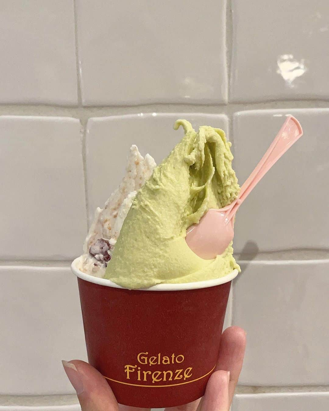 ちはるのインスタグラム：「﻿ ﻿ ひっさびさにジェラート🍨﻿ ピスタチオは絶対たのむ！！♥️﻿ 意外とアイスよりジェラートの方がすきかも〜﻿ ﻿ ﻿」