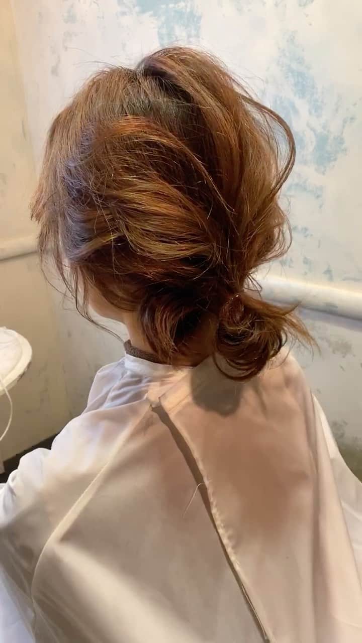 かほこ。のインスタグラム：「ゆるく可愛いお団子ヘアの作り方♥」