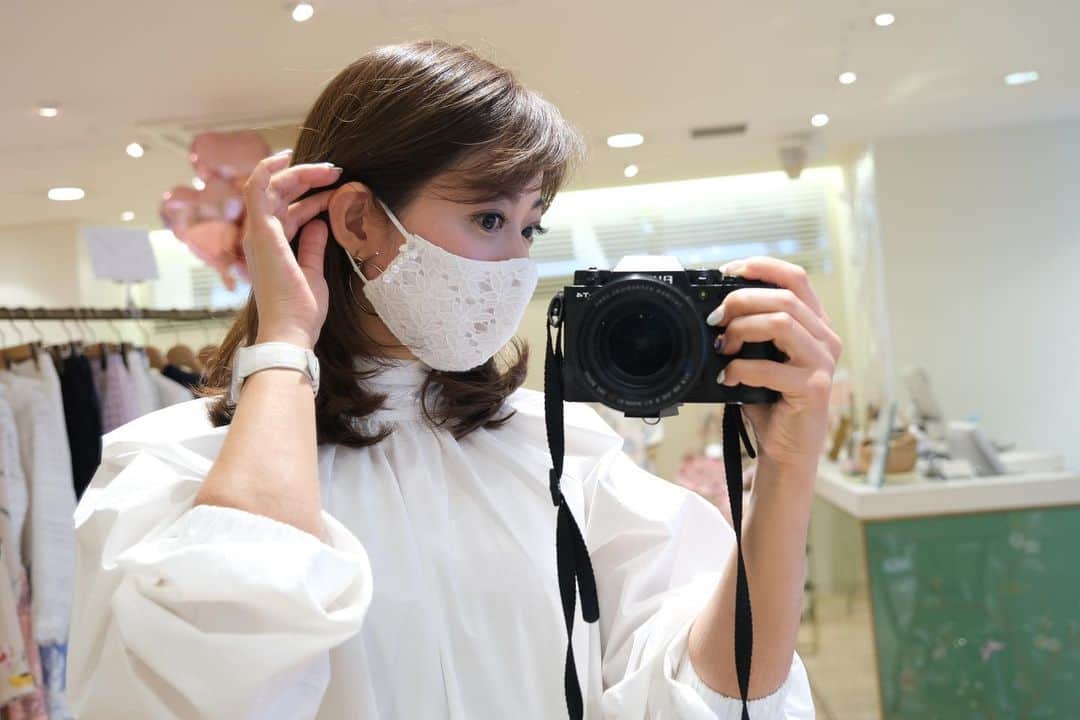 奥田順子さんのインスタグラム写真 - (奥田順子Instagram)「@chesty_official 展示会へ💐 今日のマスクもchestyのもの。 ギンガムチェックのワンピースオーダーしました。早く着てお出かけしたいな〜 #chesty#チェスティ#マスク」2月22日 21時59分 - okuda_junko