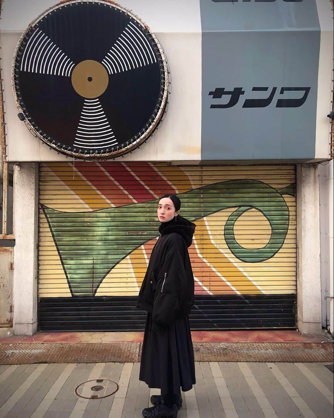 奥村佳恵のインスタグラム：「🐈‍⬛🐾 #monday」
