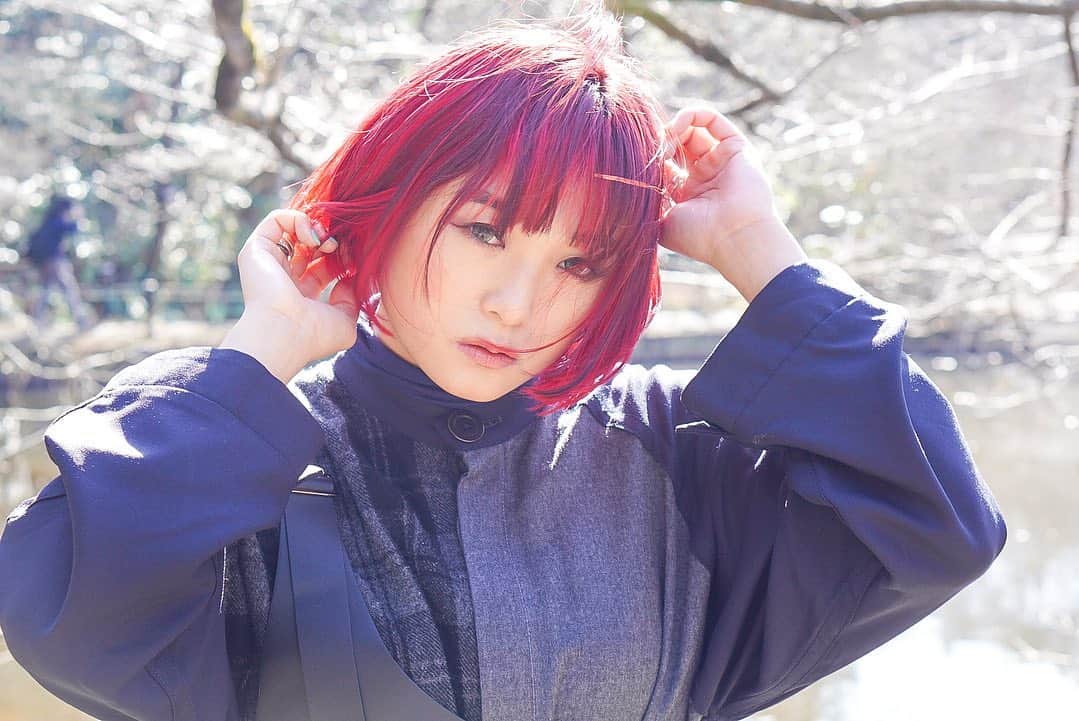 水野絵梨奈さんのインスタグラム写真 - (水野絵梨奈Instagram)「🌿🌿🌿 こちらはさらにあっぷです。 髪をぐしゃっとね👋 メガグレー見えやすいでしょ笑笑(一個前の投稿で何のことかわかるよw) 📸 @waffle_tatsuya  ※撮影時のみマスクを外しています。 #elinamizuno #水野絵梨奈#dancer #styling #fashion #model」2月22日 22時03分 - elina_mizuno