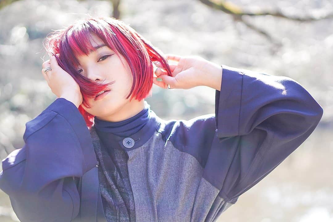 水野絵梨奈さんのインスタグラム写真 - (水野絵梨奈Instagram)「🌿🌿🌿 こちらはさらにあっぷです。 髪をぐしゃっとね👋 メガグレー見えやすいでしょ笑笑(一個前の投稿で何のことかわかるよw) 📸 @waffle_tatsuya  ※撮影時のみマスクを外しています。 #elinamizuno #水野絵梨奈#dancer #styling #fashion #model」2月22日 22時03分 - elina_mizuno