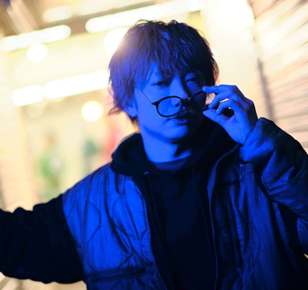涼平さんのインスタグラム写真 - (涼平Instagram)「めちゃくちゃ顔が青ざめてる🟦  #MIGIMIMISLEEPTIGHT #blue  #🟦」2月22日 22時06分 - mm_peko