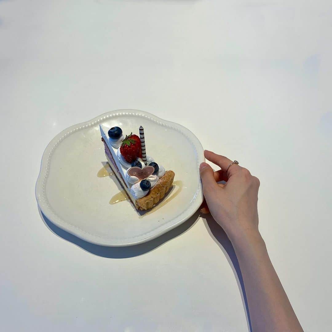 藤江萌さんのインスタグラム写真 - (藤江萌Instagram)「ダイエット始めたい。  だから甘いもの食べちゃったら載せていく😋笑  かすみんの私服を✌︎」2月22日 22時06分 - fujie_moe_official