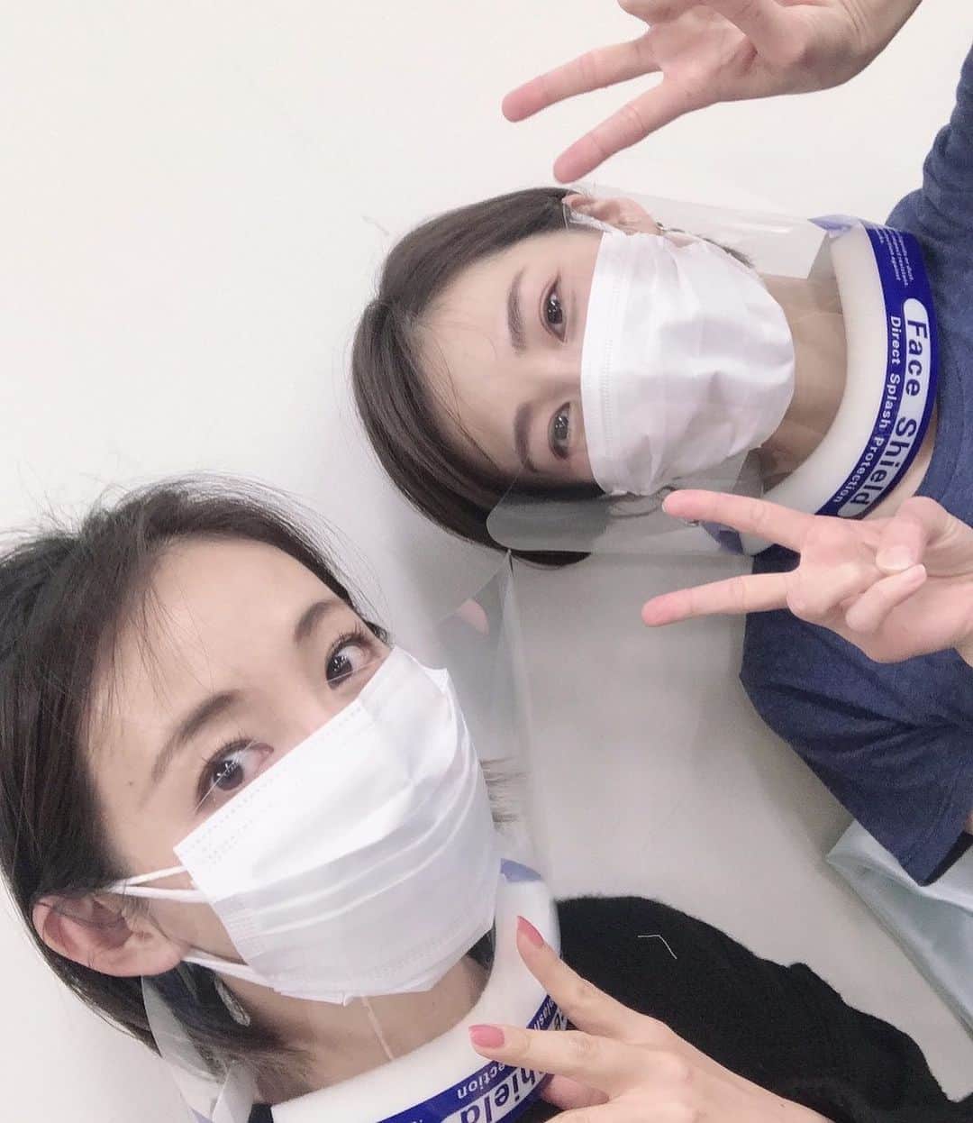 大月さゆのインスタグラム：「エリザベートガラコンサート稽古。﻿ 日々一歩一歩🚶‍♀️地道に進んでいます。﻿ ﻿ ﻿ 稽古場の席がお隣の咲希あかねちゃん。﻿ まだ数日なのに、ものすんごく話しかけやすく、相談しやすく、楽しい✨﻿ ってかそんな子ばっかり😳﻿ なんなの。宝塚ってば。やっぱり最高です。 ﻿ ﻿ 明日もしっかり対策して﻿ 作り上げていきたいと思います！！﻿ ﻿  #エリザガラコン2021」