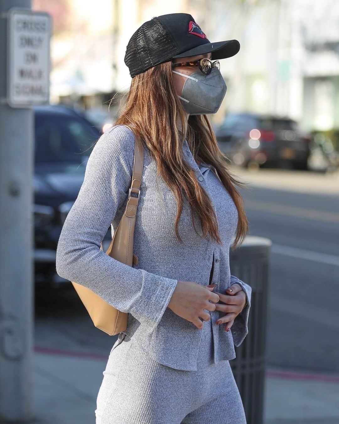ラグ&ボーンのインスタグラム：「@ameliagray wears the Knit Rib set while out in LA.」