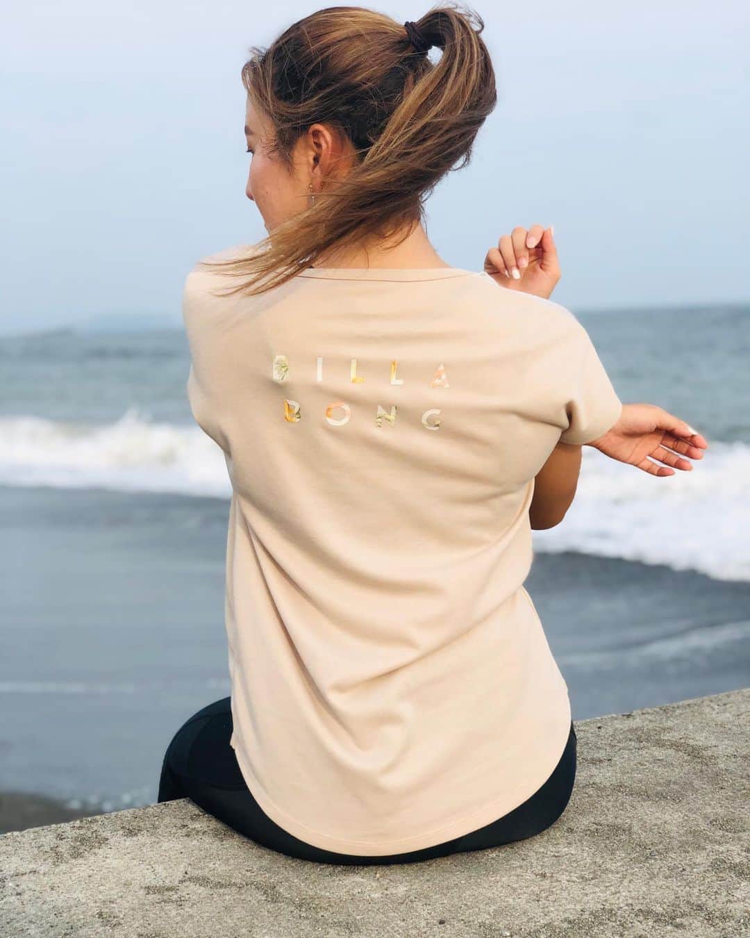 BillabongWomensJapanのインスタグラム：「ストレッチタイム #billabongactive @shinomatsuda」