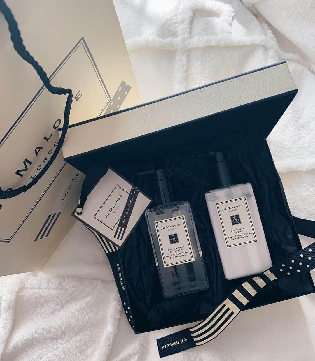 岡田沙知のインスタグラム：「. いい香り〜♡ @jomalonelondon」