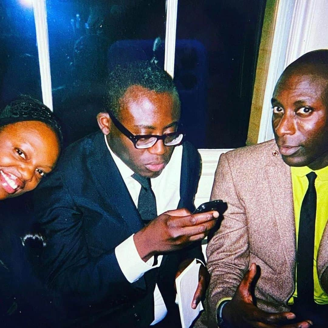 オズワルドボーテングのインスタグラム：「Happy Birthday to my brother @edward_enninful whom I share this special day with. We’ve come a long way brother.👊🏿🇬🇭」