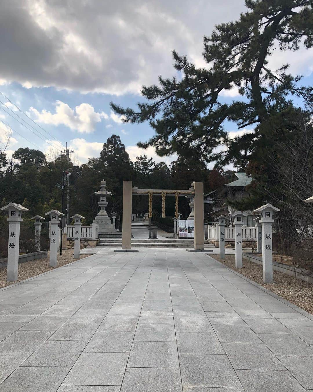 神王ＴＶのインスタグラム：「立春の日に、兵庫県西宮にある廣田神社に参拝してきました！　僕の１年のはじまりは、この神社と決まっております（^^）/　１年間の神恩感謝と、令和３年の決意、そしてコロナの収束を、ご祈祷して頂きました！ ・ そして帰りは、ハルヒの舞台になった喫茶店に行く（笑）　（今年は行けてませんが、、） ・ #廣田神社 #神社 #兵庫県 #西宮 #ハルヒ #Shrine」