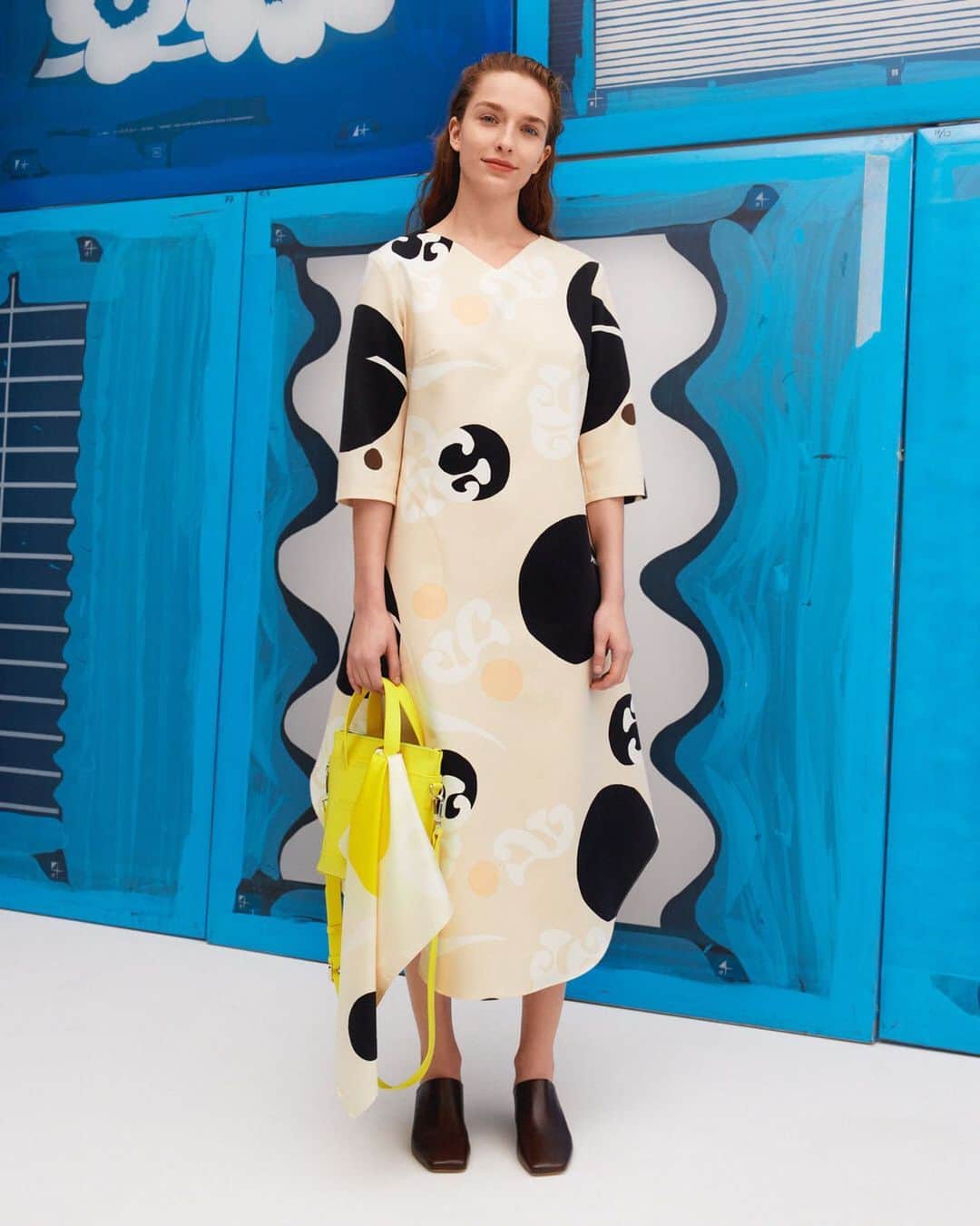マリメッコのインスタグラム：「Our Pre-Spring 2021 collection celebrates our 70 years of the art of printmaking. Nodding to the original idea of Marimekko, the simple silhouettes in the season's effortless dresses act as canvases for our abstract, large-scale patterns. The Nelitahokas dress features Antti Kekki’s new, mesmerizing Kornetti (cornet) pattern. ⠀⠀⠀⠀⠀⠀⠀⠀⠀ Explore the latest spring arrivals at marimekko.com – link in the bio. #marimekko」
