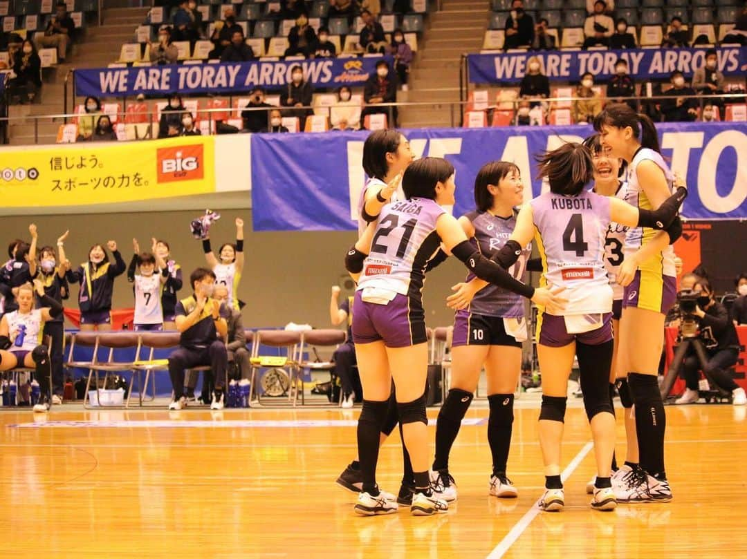 入澤まいさんのインスタグラム写真 - (入澤まいInstagram)「🐰🏐 . 【2020-2021V.LEAGUE Division1】 リーグを7位で終えました。 私にとって3年目となった今リーグは、 上手く言葉には出来ませんが、昨シーズンまでとは違った 感じ方の出来たリーグだった気がします。 それでも満足のいく結果でない事には変わりません。 この経験を無駄にしないこと。 まだまだ私たちは上に向いて戦い続けます！！！ . コロナ禍ということもあり、例年通りとは行かなかったですが 開催に向けてたくさんの方の協力があったから 打ち切りになること無く、無事に終えることが出来ました。 本当にありがとうございました！！ また、応援してくださる全ての方々へ。 いつもたくさんの応援本当にありがとうございます！！ 今週末からV.Cupが始まります。 切り替えてまた頑張りますので 引き続き応援よろしくお願いします🐰 . . #日立リヴァーレ🐰 #いつも素敵な写真を撮ってくださりありがとうございます #お借りしました🙇🏻‍♀️🙇🏻‍♀️」2月22日 22時34分 - mai_irisawa_0602