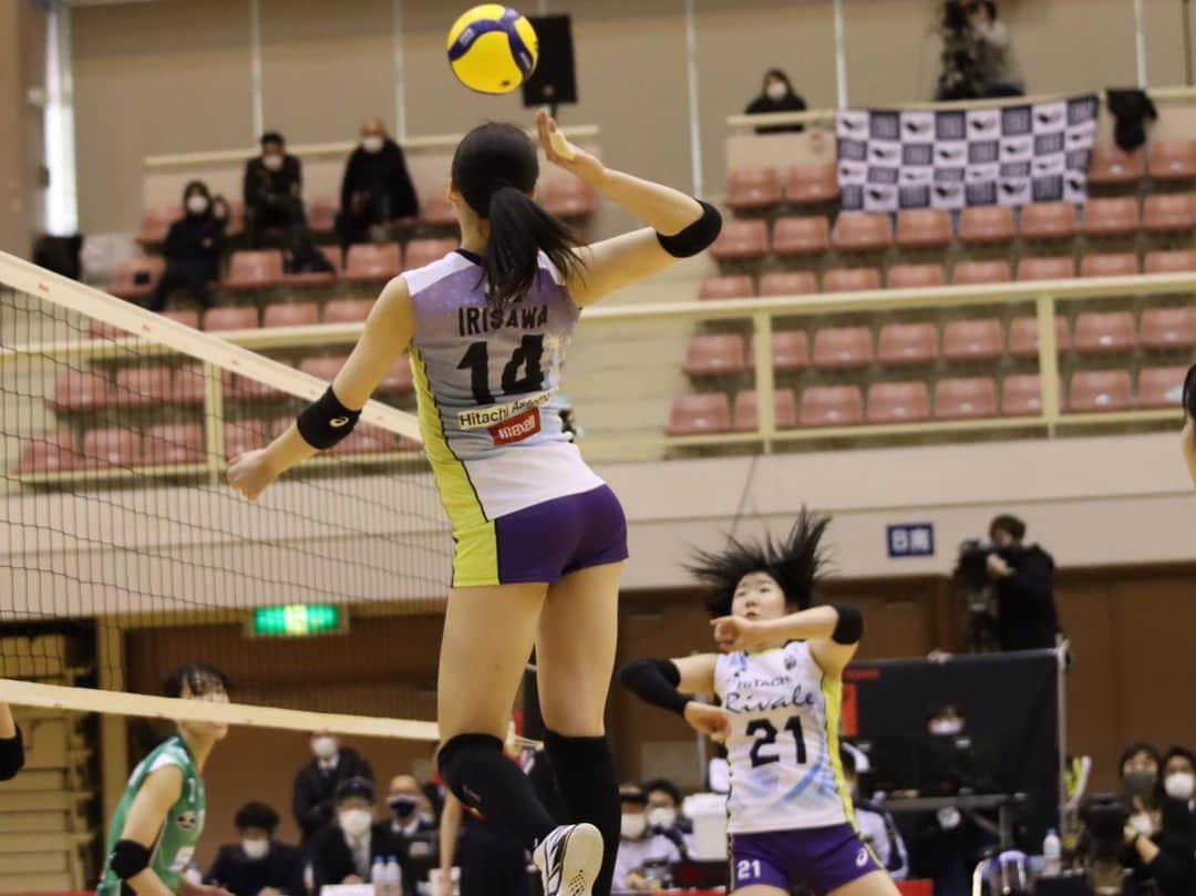 入澤まいさんのインスタグラム写真 - (入澤まいInstagram)「🐰🏐 . 【2020-2021V.LEAGUE Division1】 リーグを7位で終えました。 私にとって3年目となった今リーグは、 上手く言葉には出来ませんが、昨シーズンまでとは違った 感じ方の出来たリーグだった気がします。 それでも満足のいく結果でない事には変わりません。 この経験を無駄にしないこと。 まだまだ私たちは上に向いて戦い続けます！！！ . コロナ禍ということもあり、例年通りとは行かなかったですが 開催に向けてたくさんの方の協力があったから 打ち切りになること無く、無事に終えることが出来ました。 本当にありがとうございました！！ また、応援してくださる全ての方々へ。 いつもたくさんの応援本当にありがとうございます！！ 今週末からV.Cupが始まります。 切り替えてまた頑張りますので 引き続き応援よろしくお願いします🐰 . . #日立リヴァーレ🐰 #いつも素敵な写真を撮ってくださりありがとうございます #お借りしました🙇🏻‍♀️🙇🏻‍♀️」2月22日 22時34分 - mai_irisawa_0602