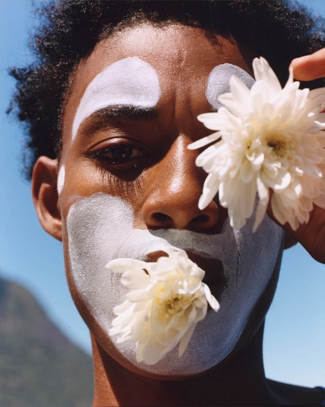 AnOther Magazineさんのインスタグラム写真 - (AnOther MagazineInstagram)「Strange Flowers, the exhibition and print sale supporting BIPOC charities 🌼⁠ ⁠ This Rio-shot image by @tomjohnsonstudio features in @theearthissue’s powerful new exhibition and print sale, which addresses themes of hope, community empowerment and racial inequality. With contributions from over 50 image-makers, a portion of all proceeds are being donated to causes supporting the “BIPOC community through cultural, artistic and social empowerment causes”. Link in bio 📲⁠ ⁠ 📸 is Tom Johnson, Denis The Dancer, In Rio, 2019」2月22日 22時42分 - anothermagazine