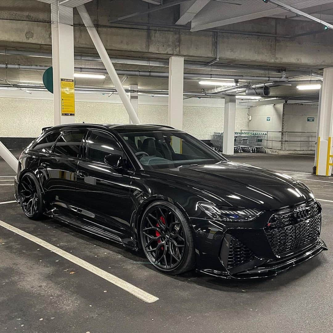 CARLiFESTYLEさんのインスタグラム写真 - (CARLiFESTYLEInstagram)「Mean looking Audi RS6! Thoughts? Owner @archiehamiltonracing #carlifestyle #RS6 @vossen」2月22日 22時51分 - carlifestyle