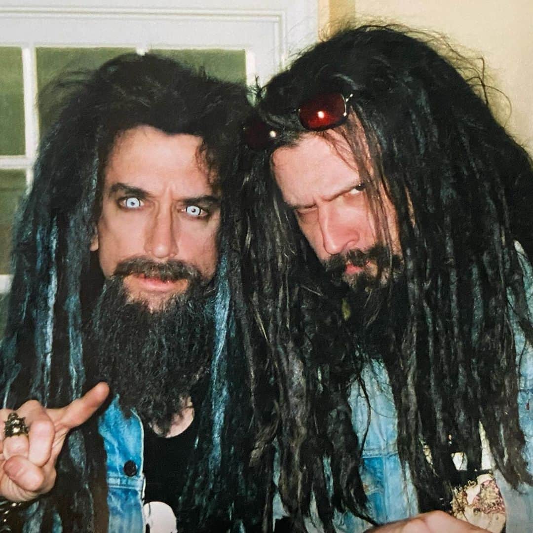 ロブ・ゾンビのインスタグラム：「20 years ago on The Andy Dick show. @andydick is the zombie on the left. Just in case you were confused. #robzombie #andydick」