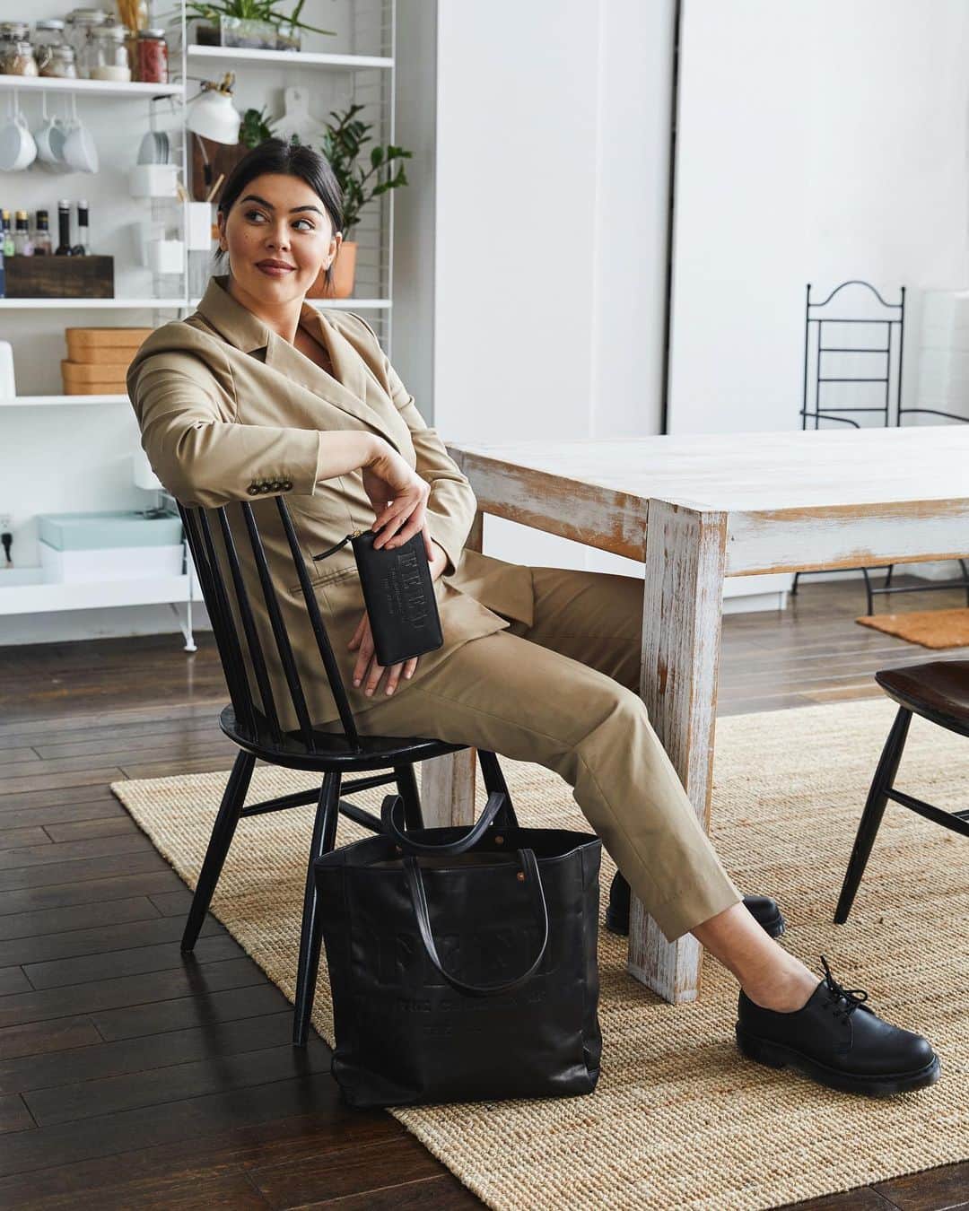 フィードプロジェクツのインスタグラム：「Bright idea: dress for the Monday you want (even if your office is a couch).」