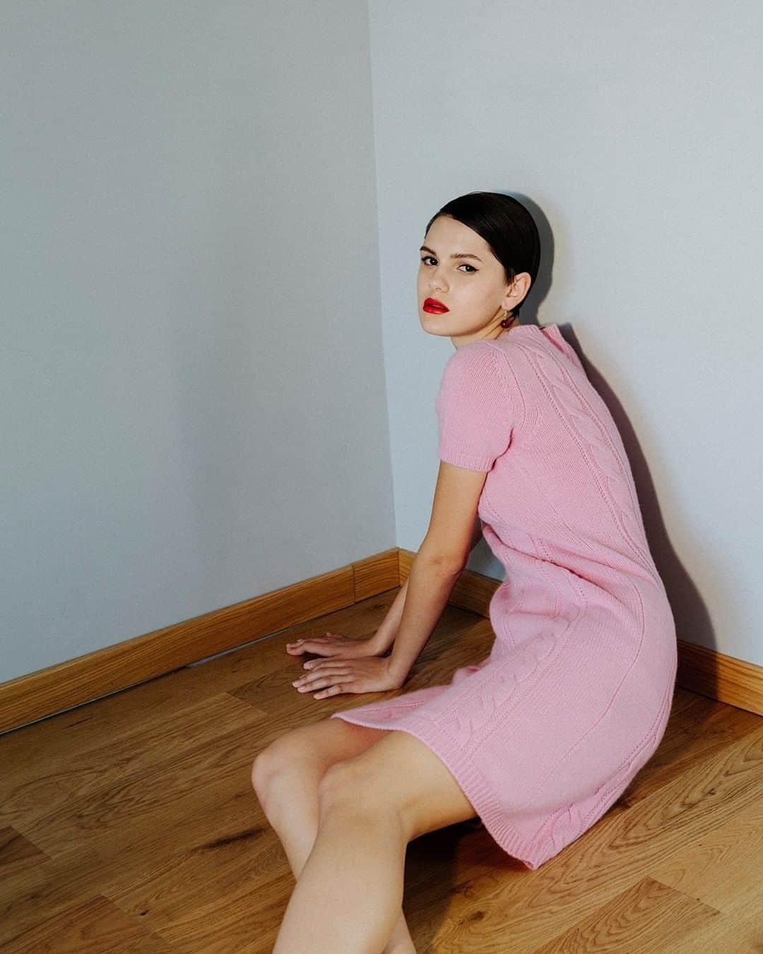 ミラショーンのインスタグラム：「A new grammar in pink. ⠀ ⠀ ⠀ #milaschon #pinkdress #totalpink #dressoftheday #dress #pinkandred」