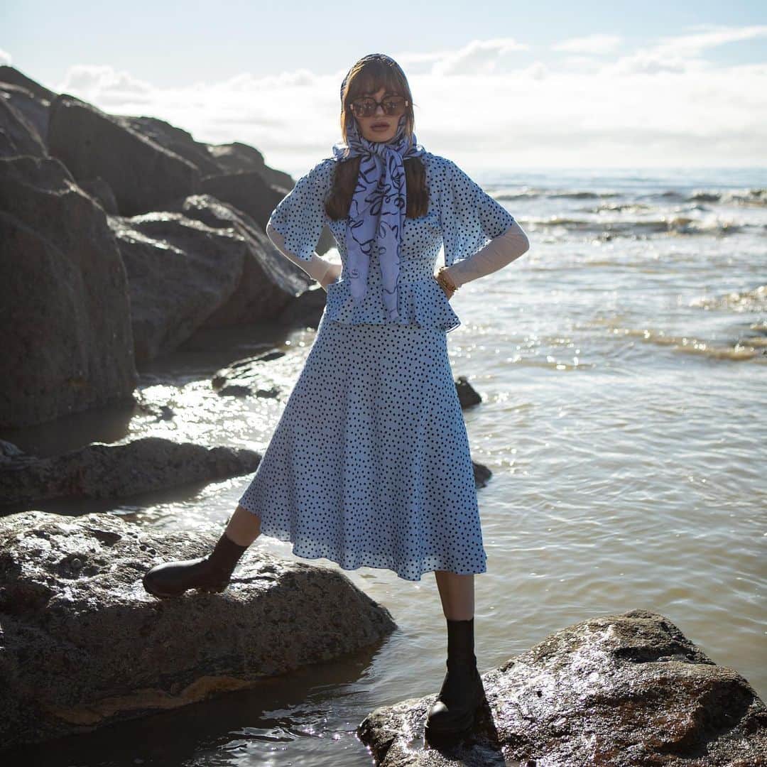 Ted Bakerさんのインスタグラム写真 - (Ted BakerInstagram)「Postcard posing from the seaside. @sara_waiste #wishyouwerehere (Dotty peplum tea dress: MABBEL)」2月22日 23時01分 - tedbaker