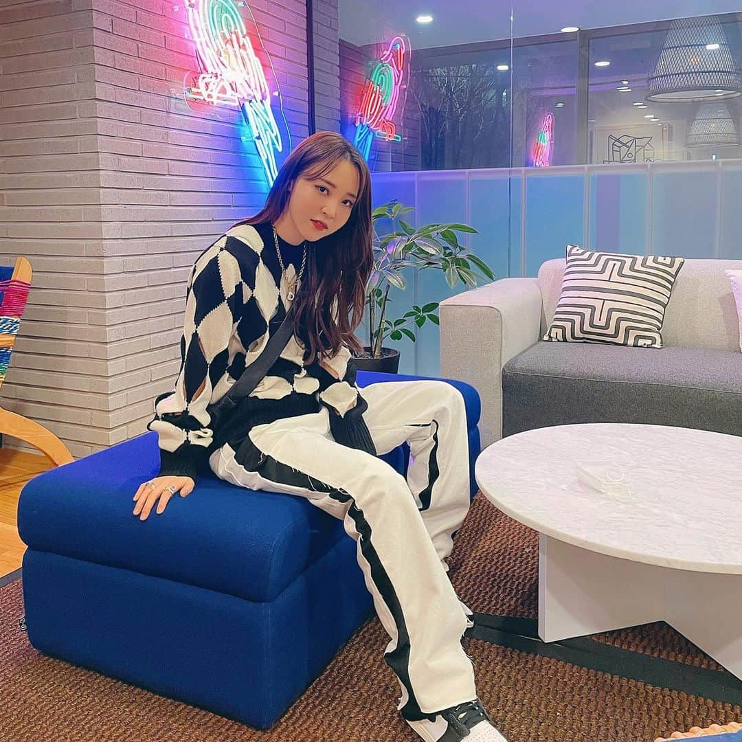 ムンビョルさんのインスタグラム写真 - (ムンビョルInstagram)「💜💚Mo_oNnight💚💜 ⠀ ⠀ ⠀ ⠀ ⠀ ⠀ ⠀ #byul2closet」2月22日 23時11分 - mo_onbyul