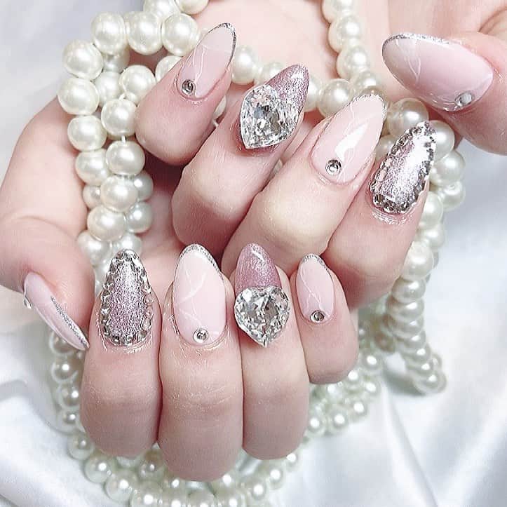 のインスタグラム：「やっぱり可愛いネイルしか勝たん❕❕ #newnail #ネイルデザイン #ネイル #ジェルネイル #ピンクネイル #量産型ネイル #量産ネイル #マグネットネイル #大理石ネイル」