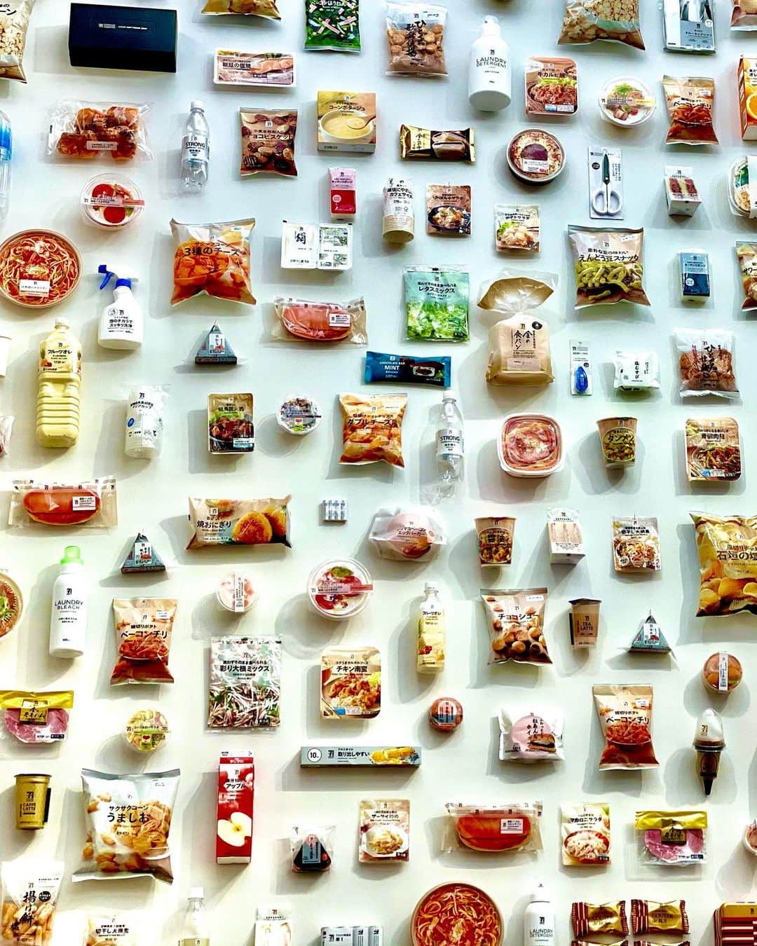 市原佑梨さんのインスタグラム写真 - (市原佑梨Instagram)「セブンイレブン🏪✨  #art#artofinstagram#artgallery#artlover#artgallery#artstory#artoftheday#design#designart #tokyo#japan#新国立美術館 #佐藤可士和展#佐藤可士和デザイン#アート#アート好き#デザイン#美術館巡り#美術館好き#アート好き女子#デザイン好き#美術館めぐり#国立美術館佐藤可士和#セブンイレブン #kashiwasato#kashiwasatoexhibition#seveneleven#conviniencestore」2月22日 23時06分 - yuri_ichihara