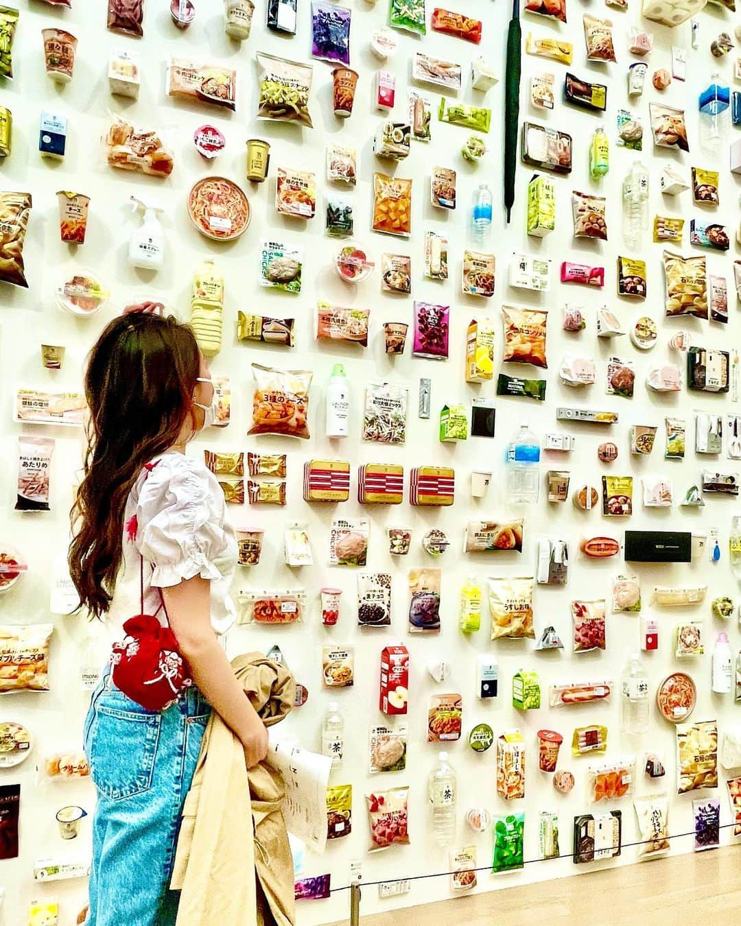 市原佑梨さんのインスタグラム写真 - (市原佑梨Instagram)「セブンイレブン🏪✨  #art#artofinstagram#artgallery#artlover#artgallery#artstory#artoftheday#design#designart #tokyo#japan#新国立美術館 #佐藤可士和展#佐藤可士和デザイン#アート#アート好き#デザイン#美術館巡り#美術館好き#アート好き女子#デザイン好き#美術館めぐり#国立美術館佐藤可士和#セブンイレブン #kashiwasato#kashiwasatoexhibition#seveneleven#conviniencestore」2月22日 23時06分 - yuri_ichihara