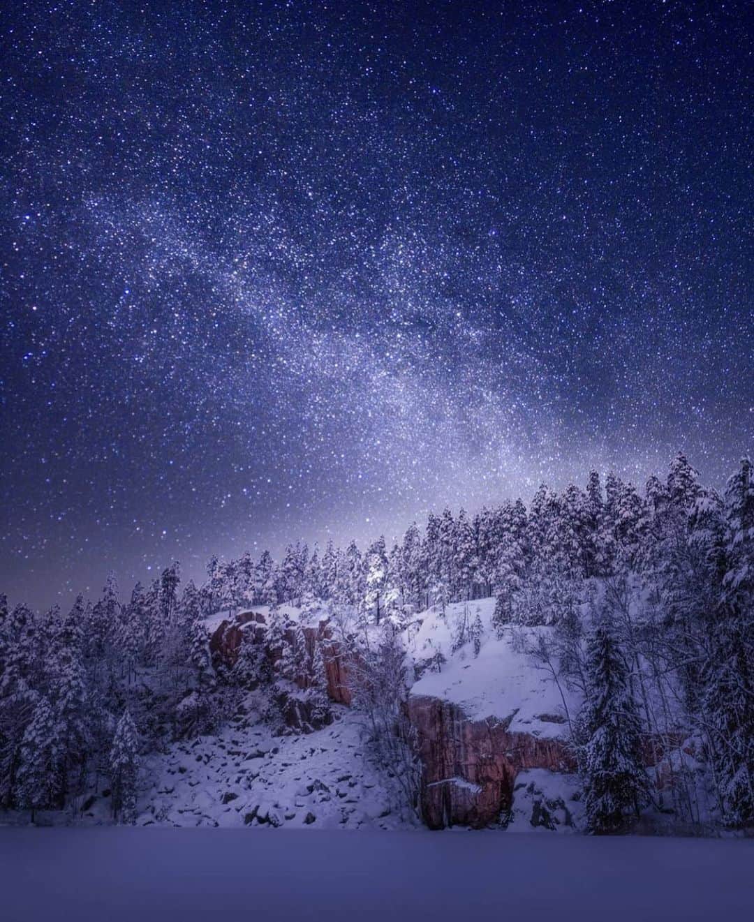 フィンランド政府観光局さんのインスタグラム写真 - (フィンランド政府観光局Instagram)「雲のない夜には…。✨レポヴェシ国立公園から。 ． @hei.toni さんの写真。Kiitos！」2月22日 23時07分 - visitfinlandjapan
