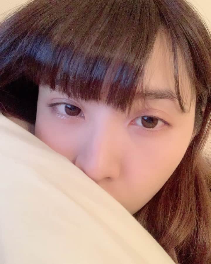 津島衣里のインスタグラム：「おやすみ、ぱたり SHOWROOMありがとうございました...♡ひそひそ #おやすみなさい #goodnight #SHOWROOM」